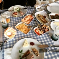 Снимок сделан в Akçakoca Nosta Balık Restaurant пользователем İrem Y. 5/28/2016