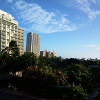 Foto scattata a Ambassador Hotel Waikiki da R &amp;amp; R il 9/18/2013