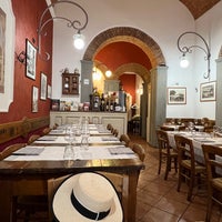 Foto diambil di Trattoria l&amp;#39;Oriuolo oleh Alexandre L. pada 7/13/2023