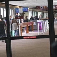 Photo taken at Hawaiian Airlines by Mark N. on 5/7/2018