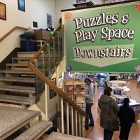 รูปภาพถ่ายที่ Diversions Puzzles and Games โดย Todd V. เมื่อ 2/16/2020