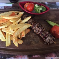 Photo taken at NİŞET KASAP Steakhouse by Jülide T. on 4/6/2016
