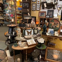 Photo taken at Fremont Vintage Mall by Evelyn L. on 1/20/2023
