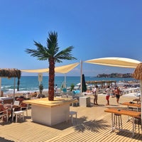 Foto tirada no(a) SeaSide Beach Lounge por Sedat Volkan A. em 4/15/2017