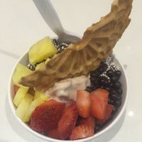 Photo taken at Pinkberry by Fabiana M. on 1/30/2016