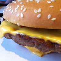Foto diambil di McDonald&amp;#39;s oleh Cyn v. pada 9/1/2013
