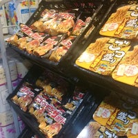Photo taken at まいばすけっと 南大井3丁目店 by Edward I. on 8/12/2017