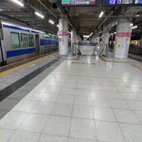 Photo taken at JR Platforms 2-3 by Edward I. on 5/29/2022