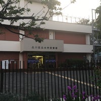 Photo taken at 大井図書館 by Edward I. on 4/22/2018