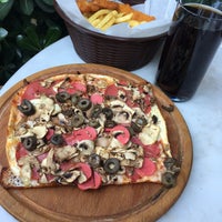 Photo taken at Pizza Venedik Express by Ayşen T. on 4/28/2017