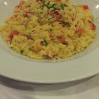 รูปภาพถ่ายที่ Raffaello โดย Ricardo G. เมื่อ 5/27/2017