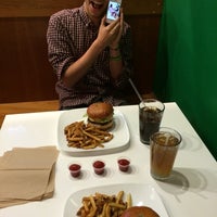 4/20/2014にDon P.がkraze burgersで撮った写真