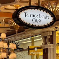 Foto tirada no(a) Terrace Pointe Cafe por Sel T. em 2/16/2024