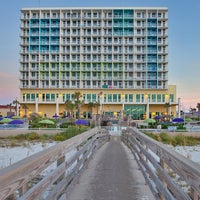 Foto diambil di Holiday Inn Resort Pensacola Beach oleh Innisfree H. pada 8/21/2015