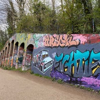 Photo taken at Parkland Walk (Finsbury Park to Crouch End Section) by Richard W. on 4/11/2021