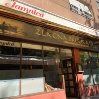 Foto tirada no(a) Restoran ZLATNA ŠKOLJKA por Hachikaoru em 9/14/2019