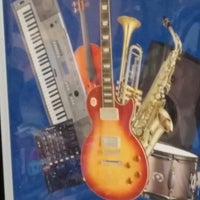 7/5/2014에 Nick P.님이 Long &amp;amp; McQuade Musical Instruments에서 찍은 사진