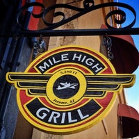 รูปภาพถ่ายที่ Mile High Grill and Inn โดย MiMi P. เมื่อ 12/11/2014