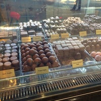 7/25/2015에 Ploy A.님이 Teuscher Chocolates of Switzerland에서 찍은 사진