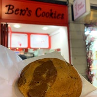 Photo taken at Ben&amp;#39;s Cookies by Mayos on 10/7/2019