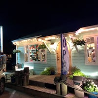 Photo taken at Surfin&#39; Spoon Frozen Yogurt Bar by Matt Y. on 8/26/2017