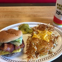 Photo taken at Waffle House by Frazzy 626 on 10/29/2016