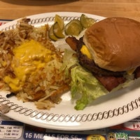 Photo taken at Waffle House by Frazzy 626 on 2/16/2017