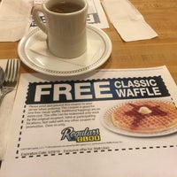 Photo taken at Waffle House by Frazzy 626 on 8/17/2016