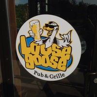 รูปภาพถ่ายที่ Loose Goose Pub &amp;amp; Grill โดย Frazzy 626 เมื่อ 5/30/2013