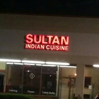 Foto tirada no(a) Sultan Indian Cuisine por Lionel S. em 5/18/2015
