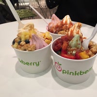 Photo taken at Pinkberry by Alisa R. on 4/19/2015