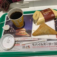 Photo taken at McDonald&amp;#39;s by ノーティー🐯🌸🎵 on 12/1/2021