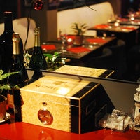 รูปภาพถ่ายที่ Cube French Restaurant and Wine Bar โดย Cube French Restaurant and Wine Bar เมื่อ 8/26/2013