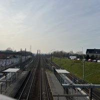 Photo taken at Station Haren-Zuid / Gare de Haren-Sud by Bolle Bloewust💪 on 2/9/2023