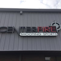 Foto tirada no(a) Centerfire Shooting Sports por Chris G. em 11/10/2017