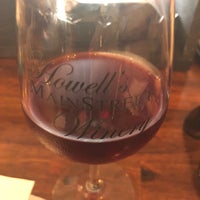 Снимок сделан в Howell&amp;#39;s Main Street Winery пользователем Carm N. 8/18/2018