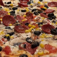 Foto tirada no(a) The Upper Crust Pizzeria por GiTi em 5/15/2024