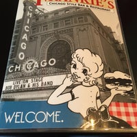 Снимок сделан в Frankie&amp;#39;s Chicago Style пользователем Birdie S. 4/5/2016