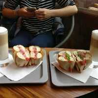 7/12/2017 tarihinde Shary D.ziyaretçi tarafından Jackie&amp;#39;s Bagelbar'de çekilen fotoğraf