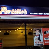 Photo taken at Portillo’s Hot Dogs by Eric L. on 7/30/2019