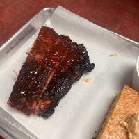 Photo taken at Smoking Pig BBQ Company by 𝕋𝕖𝕟 ♥ on 12/25/2022