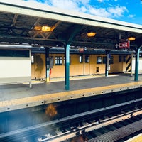 Photo taken at MTA Subway - Myrtle Ave/Broadway (J/M/Z) by Billy B. on 11/5/2022
