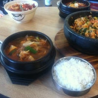 Das Foto wurde bei Dosirak Korean Lunch Box von Jinwoo L. am 2/17/2013 aufgenommen
