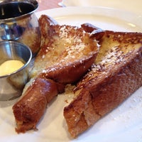 Foto diambil di The Breakfast Club &amp;amp; Grill oleh Patrick L. pada 12/13/2012