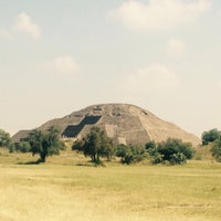 Photo taken at Zona Arqueológica de Teotihuacán by Maellita F. on 8/2/2015