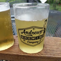 Foto tirada no(a) Andrews Brewing Company por Les A. em 7/26/2019