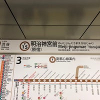 Photo taken at Fukutoshin Line Meiji-jingumae &amp;#39;Harajuku&amp;#39; Station (F15) by 新宿三丁目 on 4/10/2023