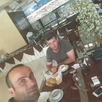 Foto diambil di Marmaris Restaurant oleh Ömer Y. pada 8/30/2016