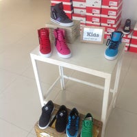รูปภาพถ่ายที่ Fast Forward Sneakershop โดย Fast Forward Sneakershop เมื่อ 8/29/2013