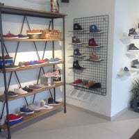 รูปภาพถ่ายที่ Fast Forward Sneakershop โดย Fast Forward Sneakershop เมื่อ 8/29/2013